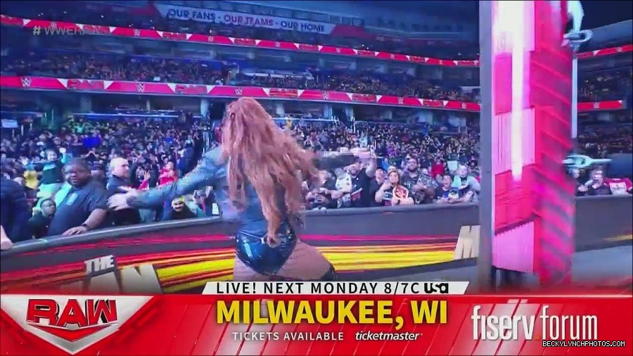 WWE_Monday_Night_Raw_2022_12_05_720p_HDTV_x264-NWCHD_mp4_006711896.jpg