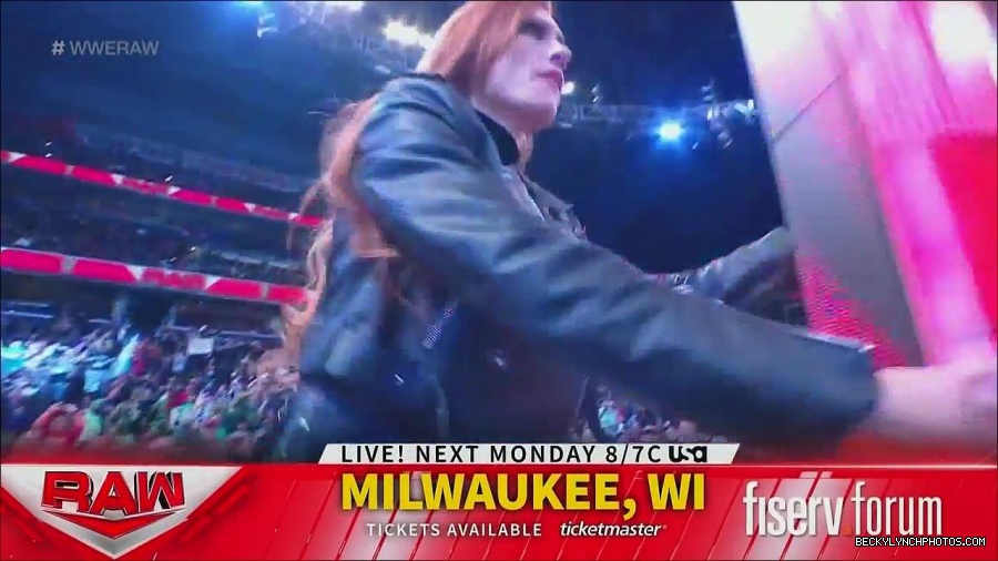 WWE_Monday_Night_Raw_2022_12_05_720p_HDTV_x264-NWCHD_mp4_006716701.jpg