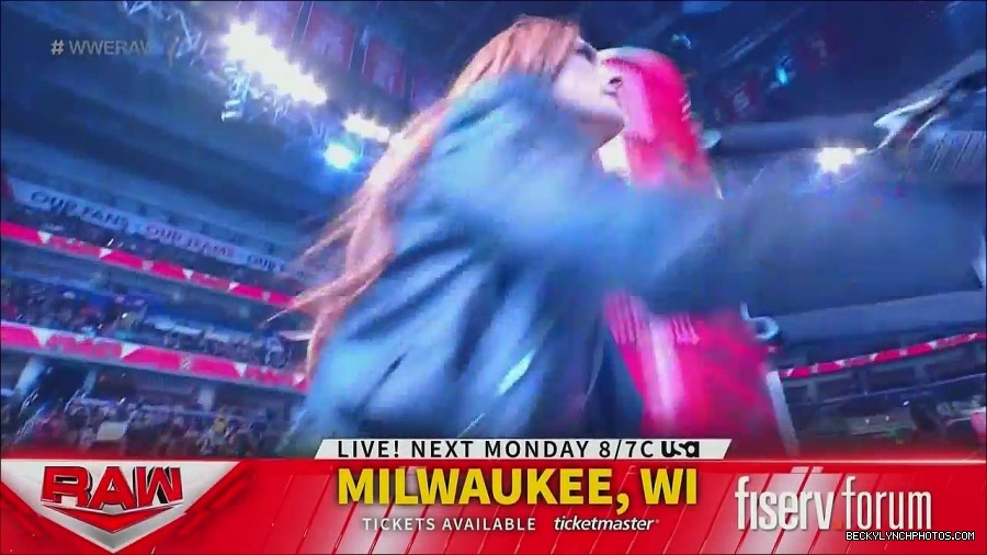 WWE_Monday_Night_Raw_2022_12_05_720p_HDTV_x264-NWCHD_mp4_006717101.jpg