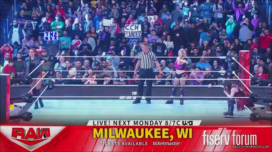 WWE_Monday_Night_Raw_2022_12_05_720p_HDTV_x264-NWCHD_mp4_006718302.jpg