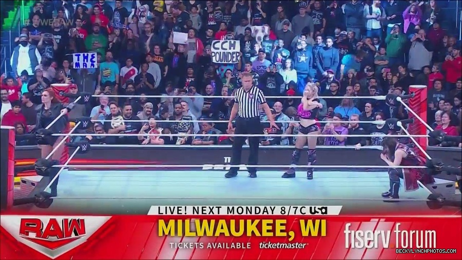 WWE_Monday_Night_Raw_2022_12_05_720p_HDTV_x264-NWCHD_mp4_006718703.jpg
