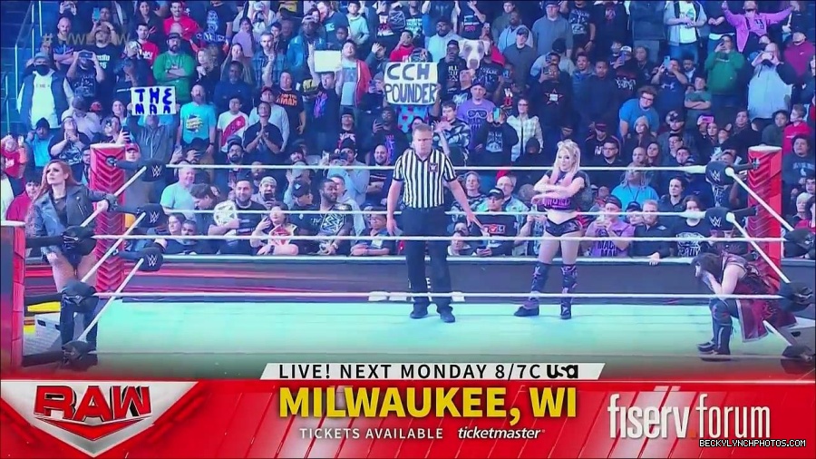 WWE_Monday_Night_Raw_2022_12_05_720p_HDTV_x264-NWCHD_mp4_006719904.jpg