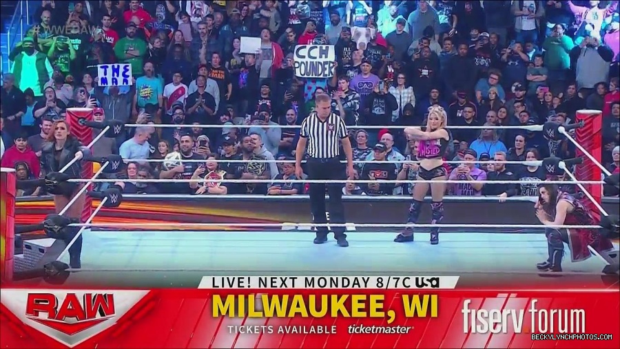 WWE_Monday_Night_Raw_2022_12_05_720p_HDTV_x264-NWCHD_mp4_006720705.jpg