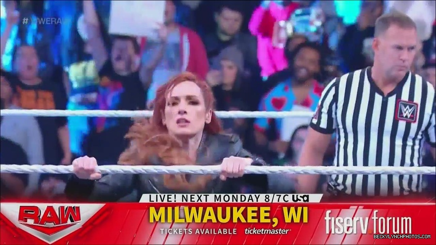 WWE_Monday_Night_Raw_2022_12_05_720p_HDTV_x264-NWCHD_mp4_006724308.jpg