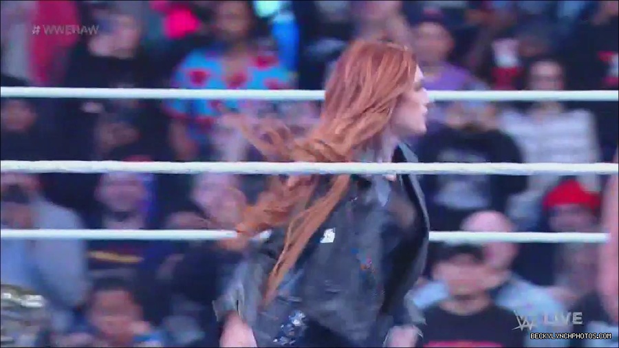WWE_Monday_Night_Raw_2022_12_05_720p_HDTV_x264-NWCHD_mp4_006729914.jpg