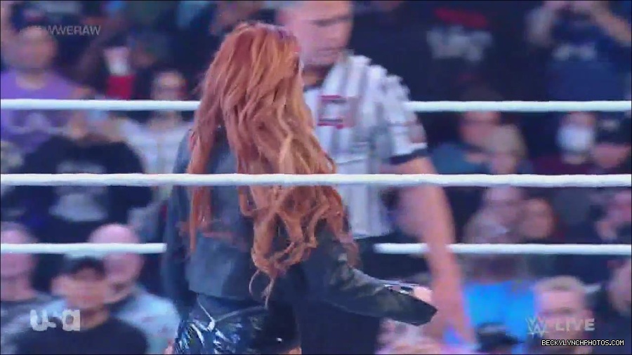 WWE_Monday_Night_Raw_2022_12_05_720p_HDTV_x264-NWCHD_mp4_006730314.jpg