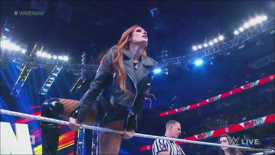 WWE_Monday_Night_Raw_2022_12_05_720p_HDTV_x264-NWCHD_mp4_006735520.jpg