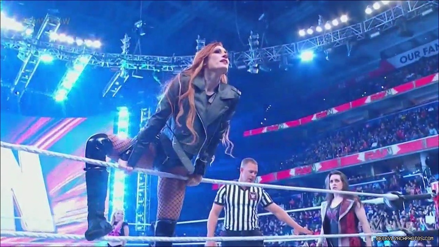 WWE_Monday_Night_Raw_2022_12_05_720p_HDTV_x264-NWCHD_mp4_006736320.jpg