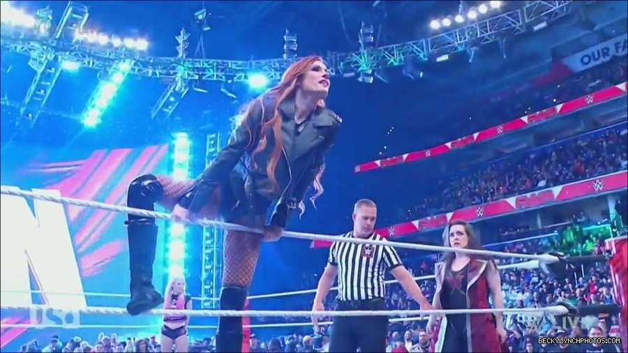WWE_Monday_Night_Raw_2022_12_05_720p_HDTV_x264-NWCHD_mp4_006737121.jpg
