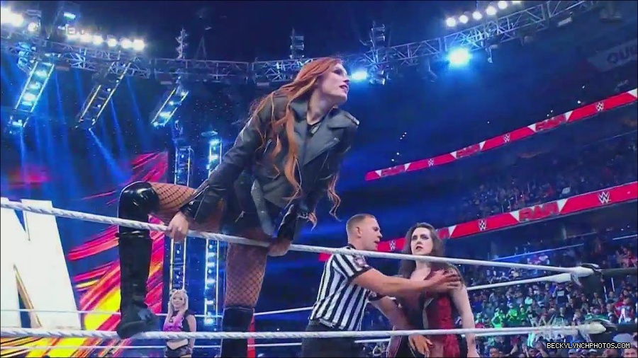 WWE_Monday_Night_Raw_2022_12_05_720p_HDTV_x264-NWCHD_mp4_006738322.jpg
