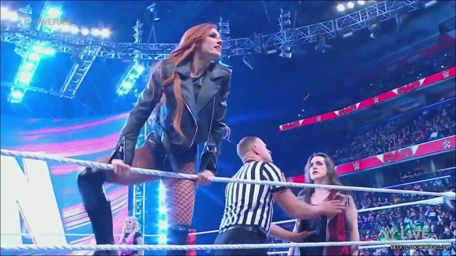 WWE_Monday_Night_Raw_2022_12_05_720p_HDTV_x264-NWCHD_mp4_006739524.jpg
