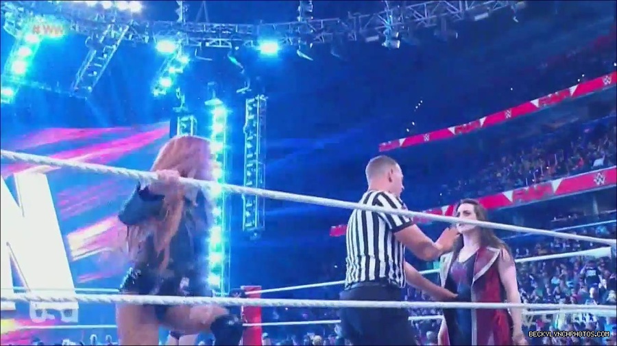 WWE_Monday_Night_Raw_2022_12_05_720p_HDTV_x264-NWCHD_mp4_006740324.jpg