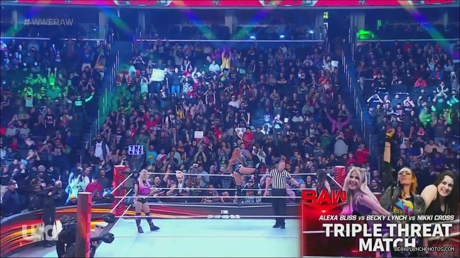 WWE_Monday_Night_Raw_2022_12_05_720p_HDTV_x264-NWCHD_mp4_006746330.jpg