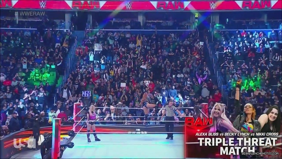 WWE_Monday_Night_Raw_2022_12_05_720p_HDTV_x264-NWCHD_mp4_006746731.jpg