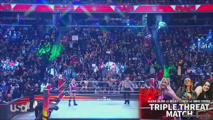 WWE_Monday_Night_Raw_2022_12_05_720p_HDTV_x264-NWCHD_mp4_006747131.jpg