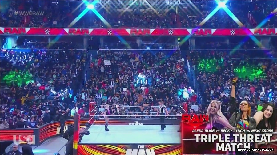 WWE_Monday_Night_Raw_2022_12_05_720p_HDTV_x264-NWCHD_mp4_006749133.jpg