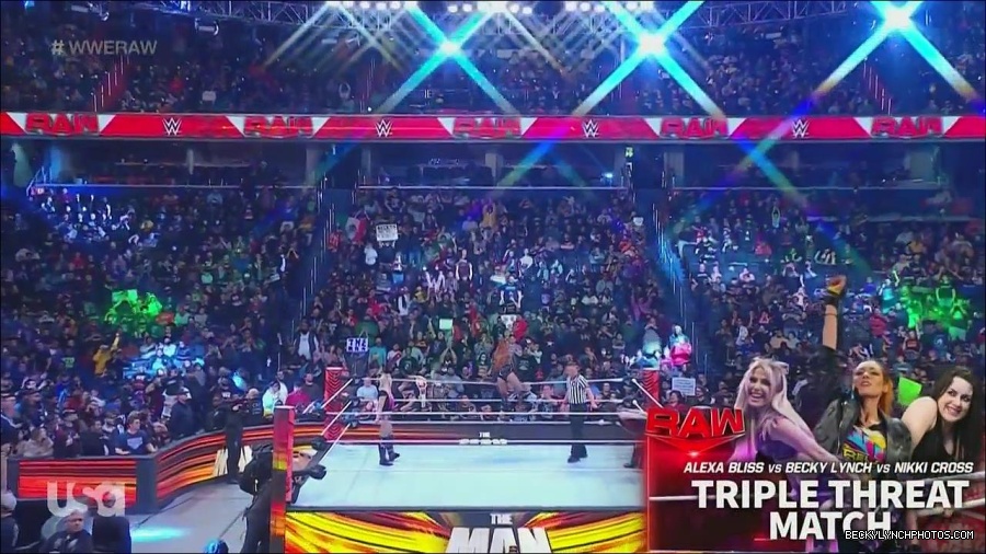 WWE_Monday_Night_Raw_2022_12_05_720p_HDTV_x264-NWCHD_mp4_006749534.jpg