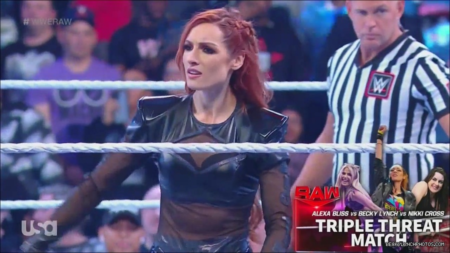 WWE_Monday_Night_Raw_2022_12_05_720p_HDTV_x264-NWCHD_mp4_006755139.jpg
