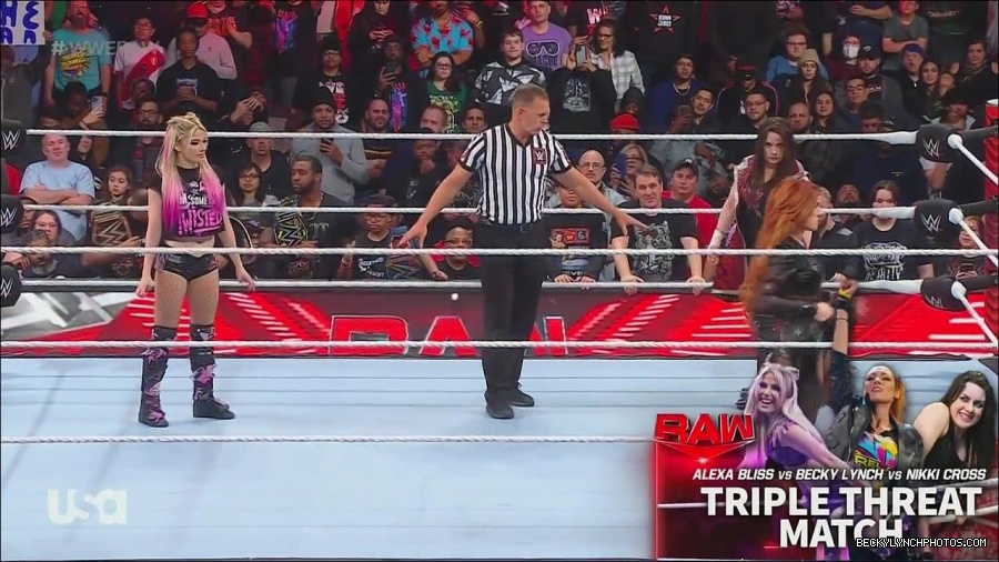 WWE_Monday_Night_Raw_2022_12_05_720p_HDTV_x264-NWCHD_mp4_006759944.jpg