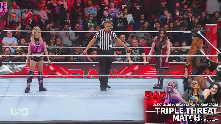 WWE_Monday_Night_Raw_2022_12_05_720p_HDTV_x264-NWCHD_mp4_006760745.jpg