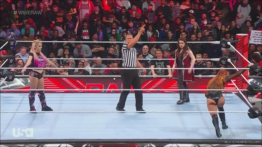 WWE_Monday_Night_Raw_2022_12_05_720p_HDTV_x264-NWCHD_mp4_006764348.jpg