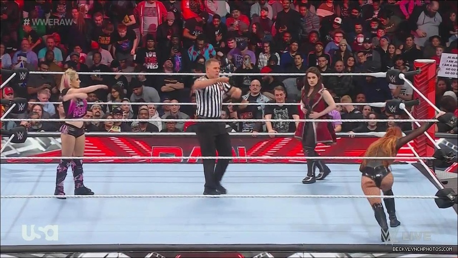 WWE_Monday_Night_Raw_2022_12_05_720p_HDTV_x264-NWCHD_mp4_006764749.jpg
