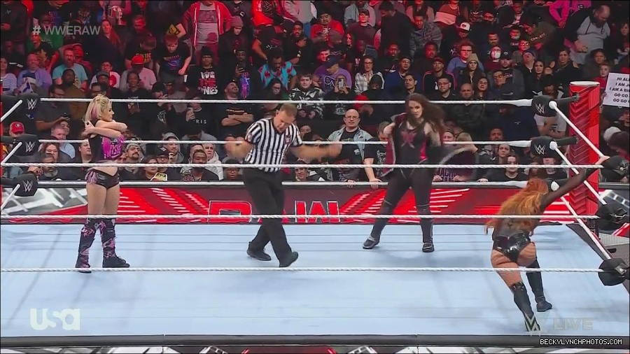 WWE_Monday_Night_Raw_2022_12_05_720p_HDTV_x264-NWCHD_mp4_006765149.jpg