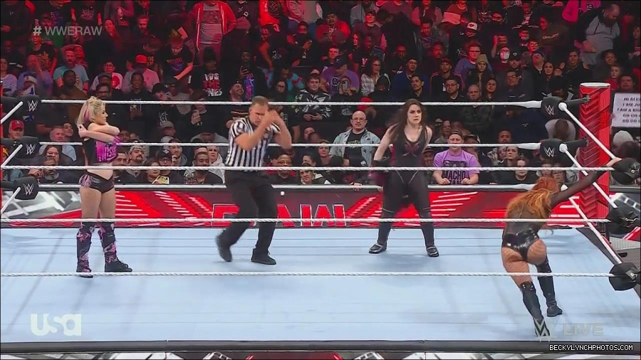 WWE_Monday_Night_Raw_2022_12_05_720p_HDTV_x264-NWCHD_mp4_006765550.jpg