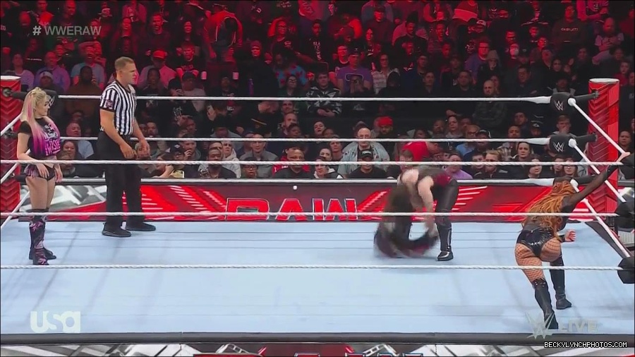 WWE_Monday_Night_Raw_2022_12_05_720p_HDTV_x264-NWCHD_mp4_006768753.jpg