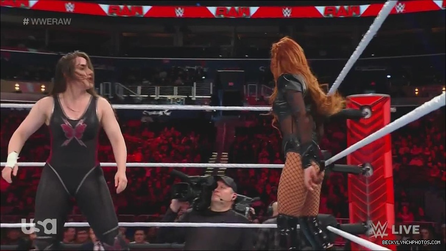 WWE_Monday_Night_Raw_2022_12_05_720p_HDTV_x264-NWCHD_mp4_006774759.jpg