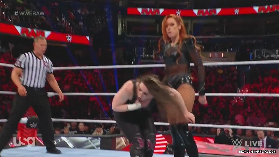 WWE_Monday_Night_Raw_2022_12_05_720p_HDTV_x264-NWCHD_mp4_006779163.jpg