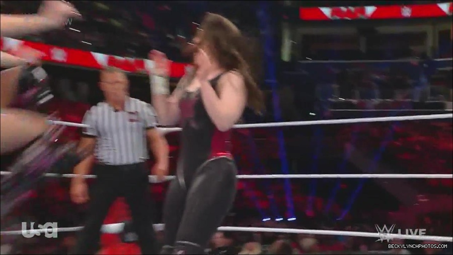 WWE_Monday_Night_Raw_2022_12_05_720p_HDTV_x264-NWCHD_mp4_006779964.jpg
