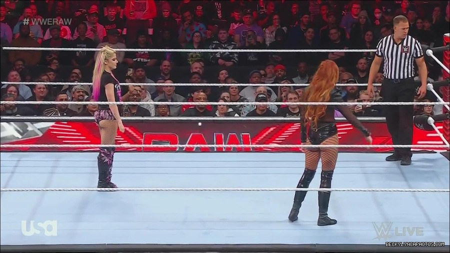 WWE_Monday_Night_Raw_2022_12_05_720p_HDTV_x264-NWCHD_mp4_006783968.jpg