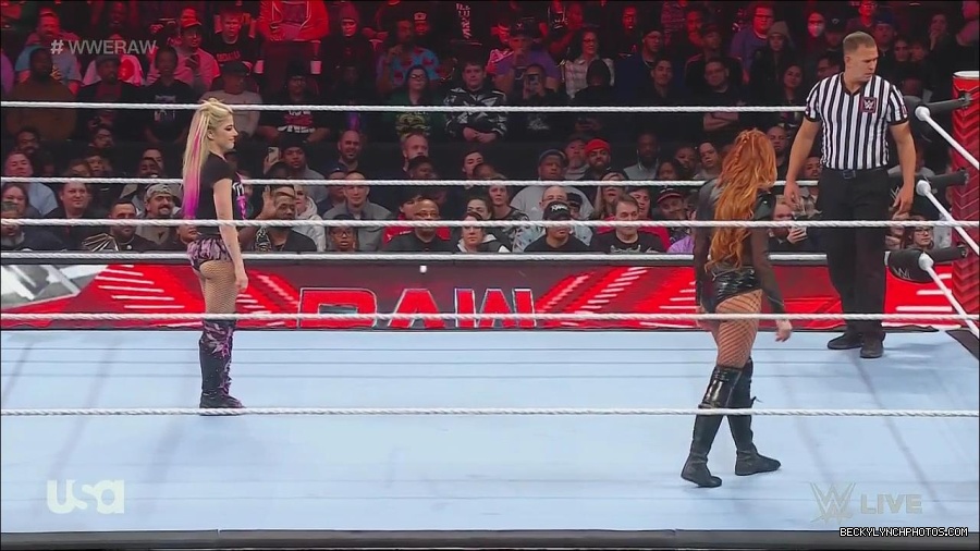 WWE_Monday_Night_Raw_2022_12_05_720p_HDTV_x264-NWCHD_mp4_006784769.jpg