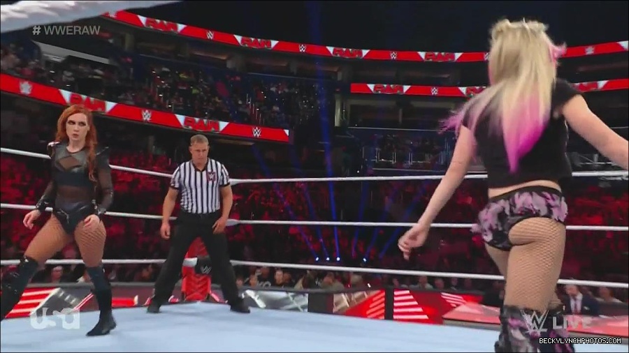 WWE_Monday_Night_Raw_2022_12_05_720p_HDTV_x264-NWCHD_mp4_006788773.jpg