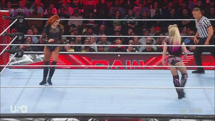 WWE_Monday_Night_Raw_2022_12_05_720p_HDTV_x264-NWCHD_mp4_006789974.jpg