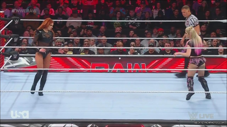 WWE_Monday_Night_Raw_2022_12_05_720p_HDTV_x264-NWCHD_mp4_006790374.jpg