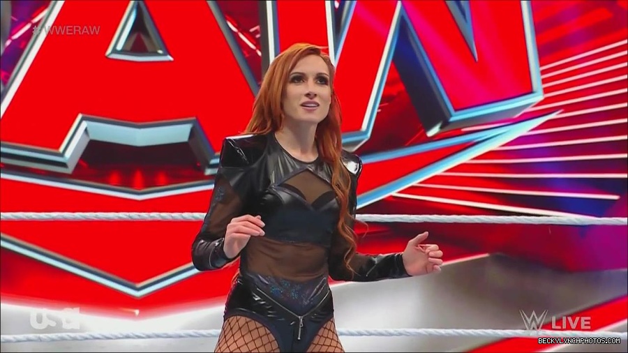 WWE_Monday_Night_Raw_2022_12_05_720p_HDTV_x264-NWCHD_mp4_006793978.jpg