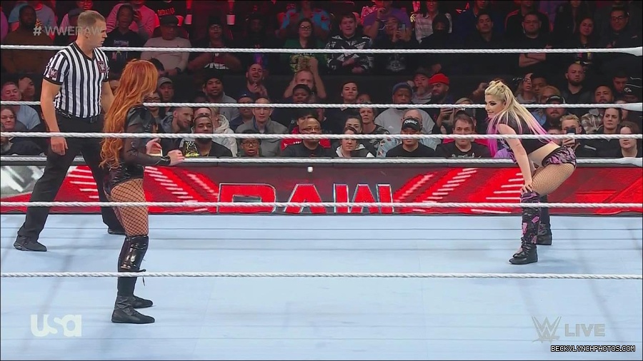 WWE_Monday_Night_Raw_2022_12_05_720p_HDTV_x264-NWCHD_mp4_006796380.jpg