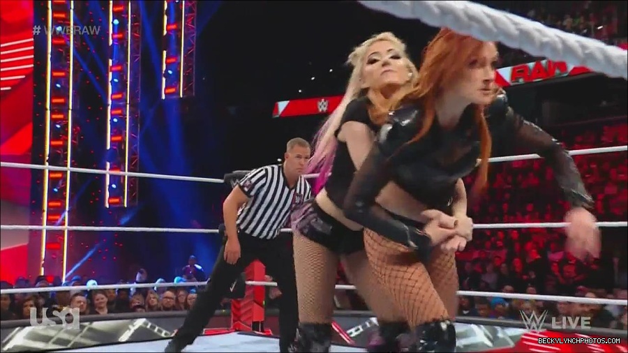 WWE_Monday_Night_Raw_2022_12_05_720p_HDTV_x264-NWCHD_mp4_006799984.jpg