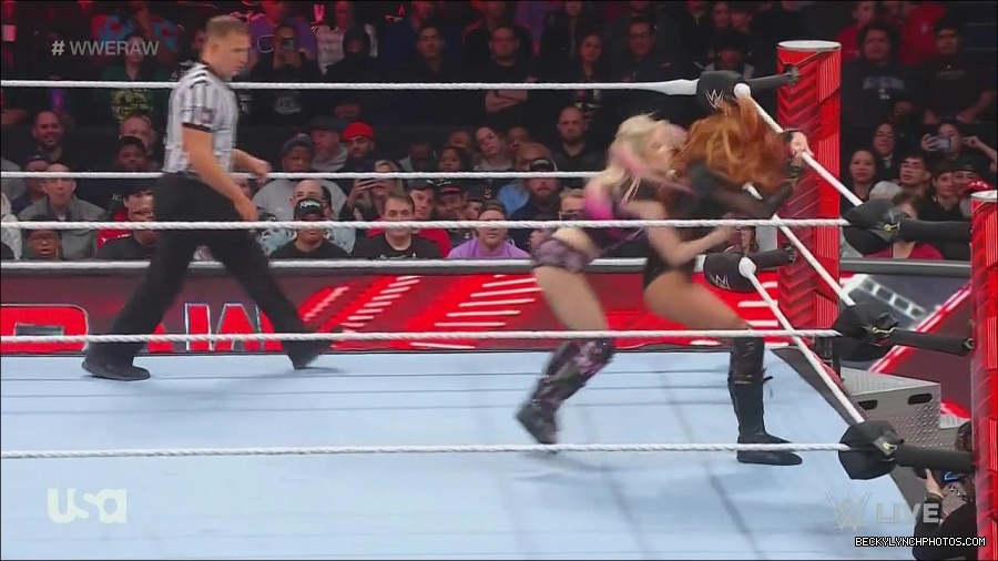 WWE_Monday_Night_Raw_2022_12_05_720p_HDTV_x264-NWCHD_mp4_006801185.jpg