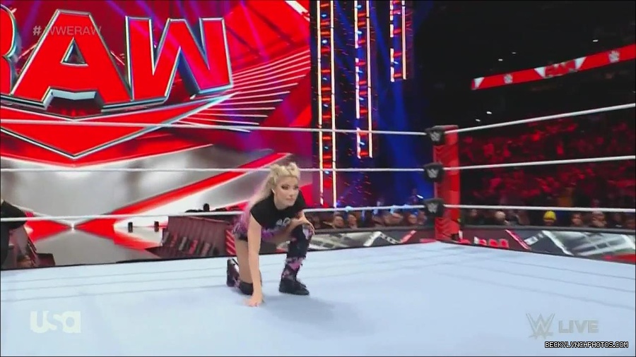 WWE_Monday_Night_Raw_2022_12_05_720p_HDTV_x264-NWCHD_mp4_006802787.jpg