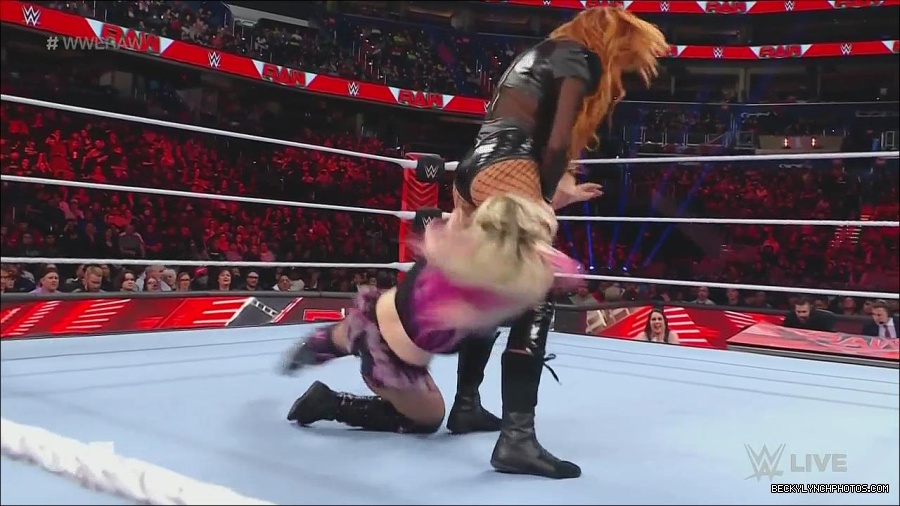 WWE_Monday_Night_Raw_2022_12_05_720p_HDTV_x264-NWCHD_mp4_006809193.jpg