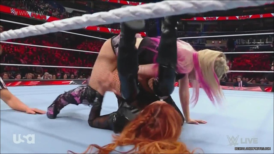 WWE_Monday_Night_Raw_2022_12_05_720p_HDTV_x264-NWCHD_mp4_006810795.jpg