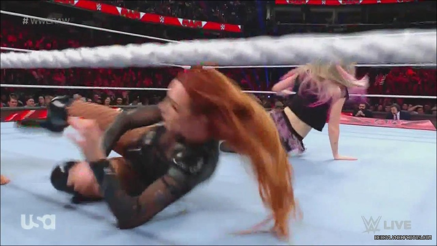 WWE_Monday_Night_Raw_2022_12_05_720p_HDTV_x264-NWCHD_mp4_006812396.jpg