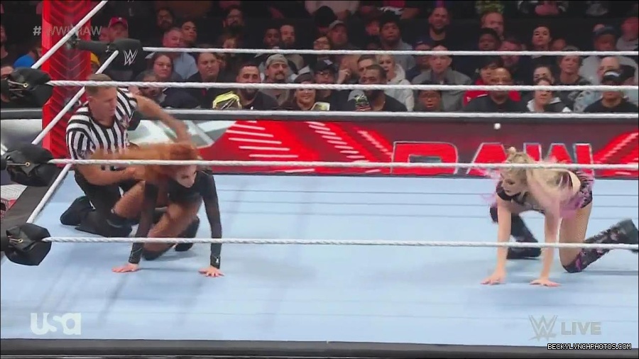 WWE_Monday_Night_Raw_2022_12_05_720p_HDTV_x264-NWCHD_mp4_006812797.jpg