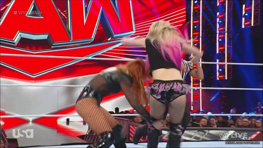 WWE_Monday_Night_Raw_2022_12_05_720p_HDTV_x264-NWCHD_mp4_006813998.jpg
