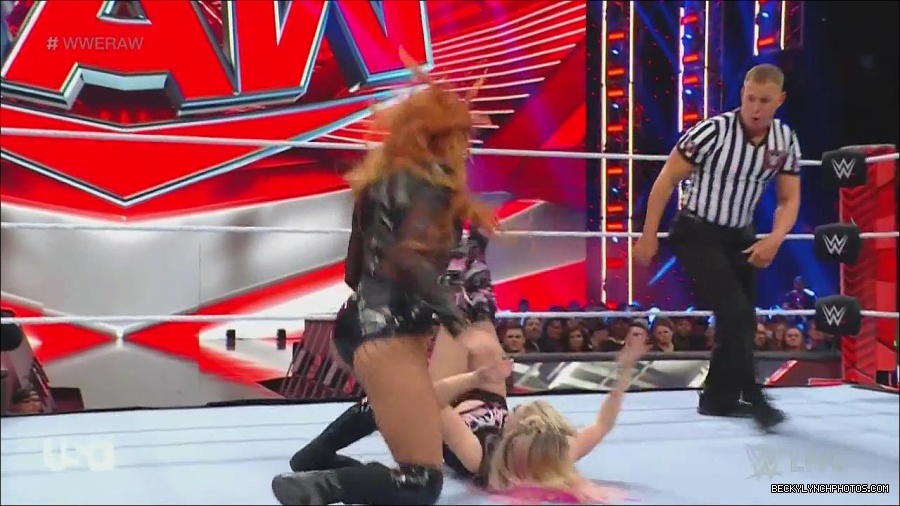 WWE_Monday_Night_Raw_2022_12_05_720p_HDTV_x264-NWCHD_mp4_006814799.jpg