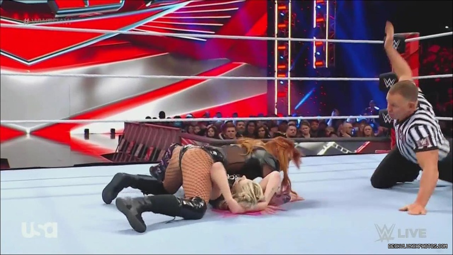 WWE_Monday_Night_Raw_2022_12_05_720p_HDTV_x264-NWCHD_mp4_006815600.jpg
