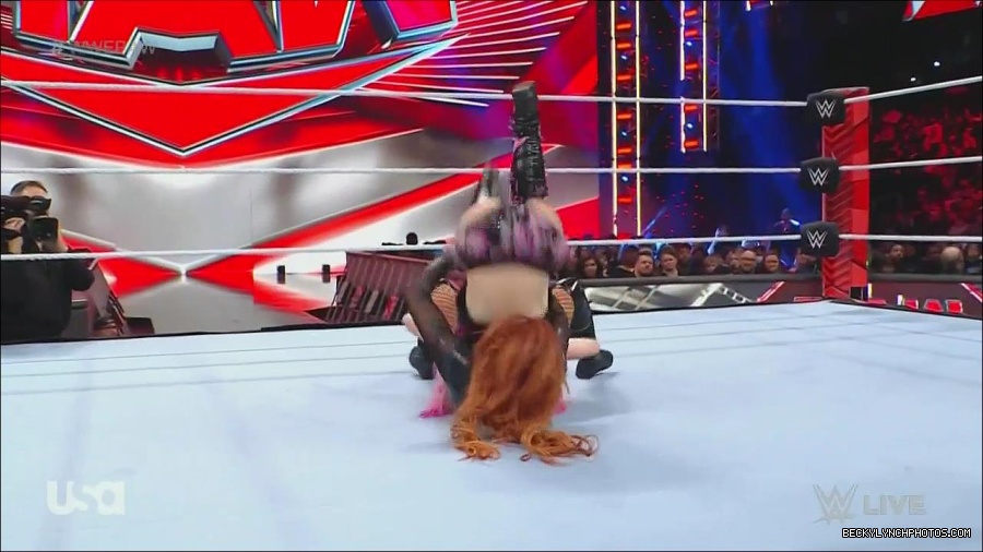 WWE_Monday_Night_Raw_2022_12_05_720p_HDTV_x264-NWCHD_mp4_006820004.jpg